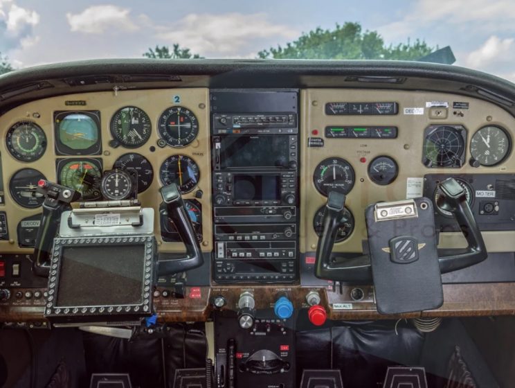 Airplane-for-sale-Cessna-FR-182-RG-Skylane